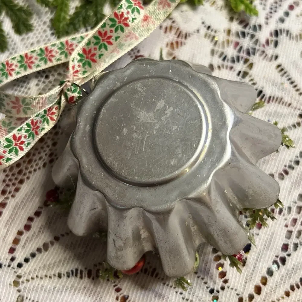 Vintage Round Tart Tin Santa Claus Mercury Glass Diorama Mid Century Ornament
